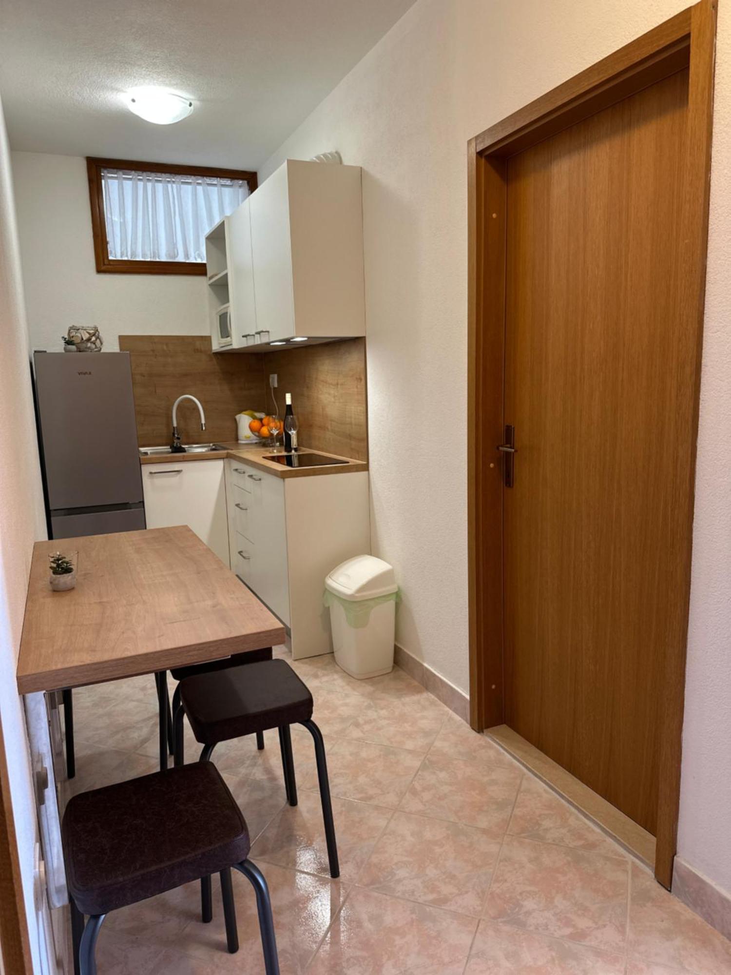 Apartmani Jurica I Ankica Brela Bagian luar foto